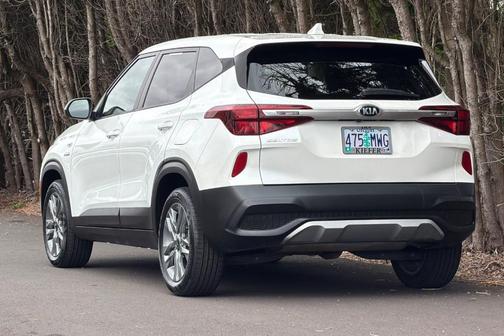 Snow White Pearl 2021 Kia Seltos LX