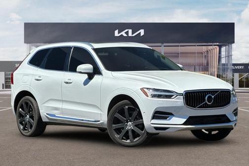 Crystal White 2018 Volvo XC60 Recharge Plug-In Hybrid T8 Inscription