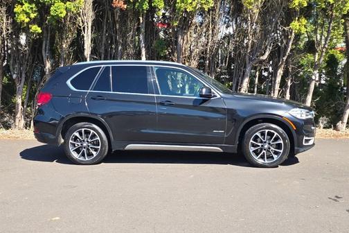 Black Sapphire Metallic 2017 BMW X5 xDrive35i
