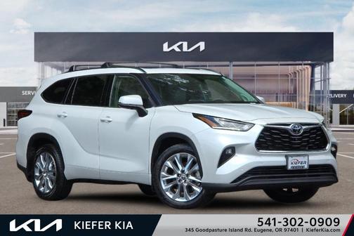 Pearl 2022 Toyota Highlander Limited