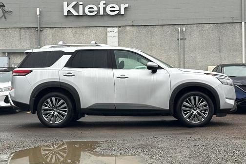 Brilliant Silver Metallic 2025 Nissan Pathfinder SL
