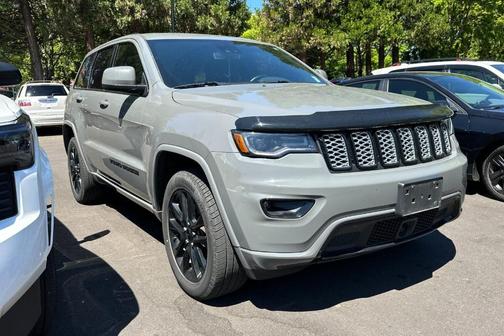 Sting Gray Clearcoat 2022 Jeep Grand Cherokee WK Laredo
