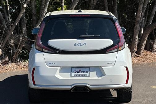 Snow White Pearl 2023 Kia Soul GT-Line 2.0L