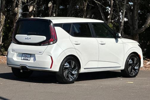 Snow White Pearl 2023 Kia Soul GT-Line 2.0L