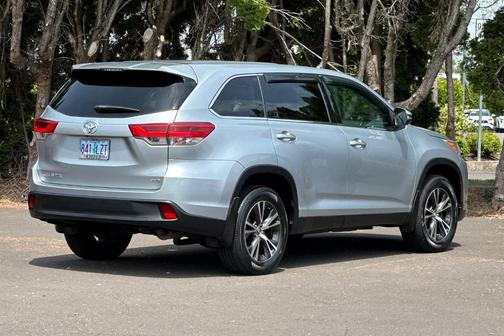 Celestial Silver Metallic 2019 Toyota Highlander LE