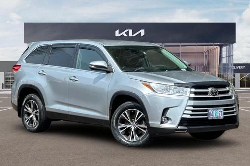 Celestial Silver Metallic 2019 Toyota Highlander LE