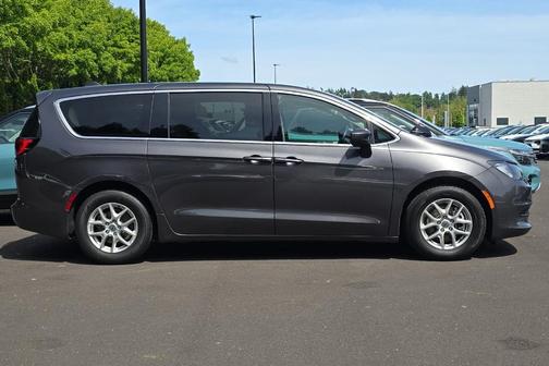Granite Crystal Clearcoat Metallic 2023 Chrysler Voyager LX
