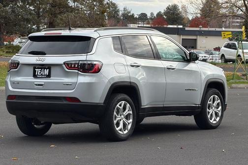 Silver Zynith 2024 Jeep Compass Latitude