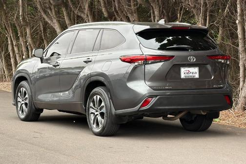 Magnetic Gray Metallic 2021 Toyota Highlander XLE
