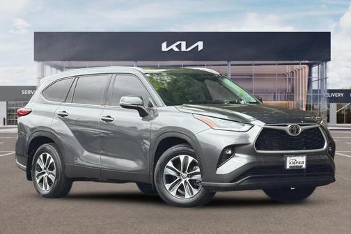 Magnetic Gray Metallic 2021 Toyota Highlander XLE