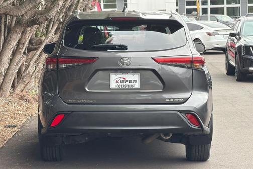 Magnetic Gray Metallic 2021 Toyota Highlander XLE