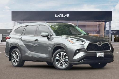 Magnetic Gray Metallic 2021 Toyota Highlander XLE