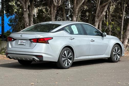 Brilliant Silver Metallic 2020 Nissan Altima 2.5 SL