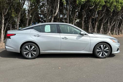 Brilliant Silver Metallic 2020 Nissan Altima 2.5 SL