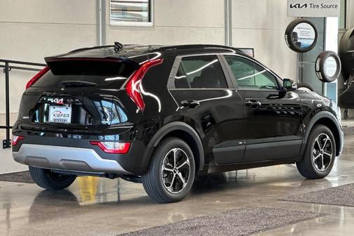 Aurora Black Pearl 2026 Kia Niro EX
