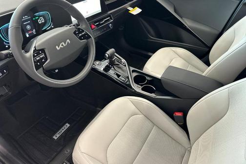 Aurora Black Pearl 2026 Kia Niro EX