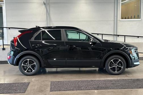 Aurora Black Pearl 2026 Kia Niro EX