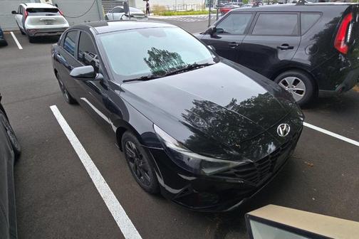 Phantom Black 2022 Hyundai ELANTRA SEL