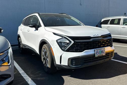 Glacial White Pearl 2023 Kia Sportage X-Line