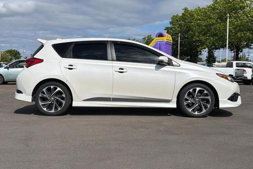 Blizzard Pearl 2017 Toyota Corolla iM Base