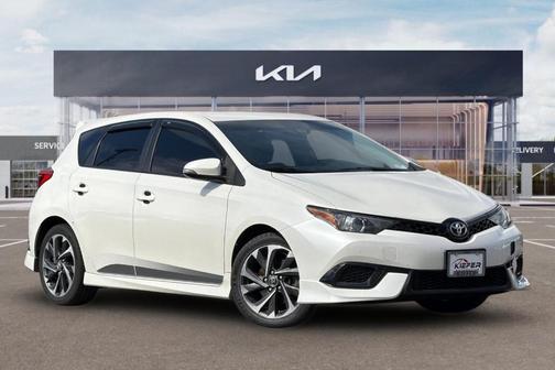Blizzard Pearl 2017 Toyota Corolla iM Base