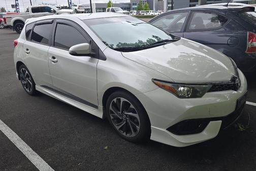 Blizzard Pearl 2017 Toyota Corolla iM Base