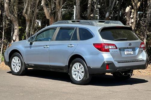 Ice Silver Metallic 2018 Subaru Outback 2.5i Premium