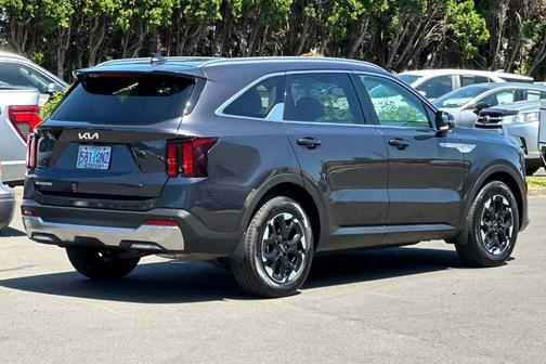Metal 2025 Kia Sorento S