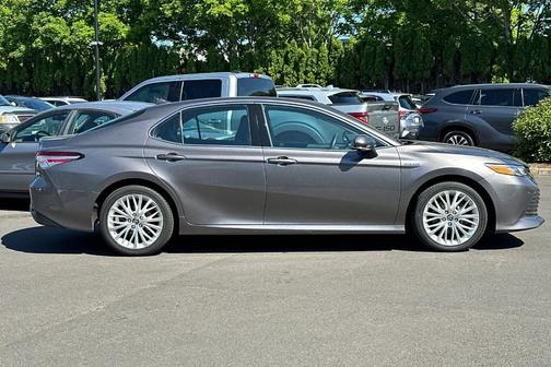 Predawn Gray Mica 2018 Toyota Camry Hybrid XLE