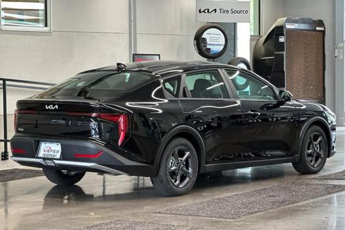 Aurora Black Pearl 2026 Kia K4 LXS