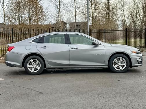 Sterling Gray Metallic 2024 Chevrolet Malibu 1LS