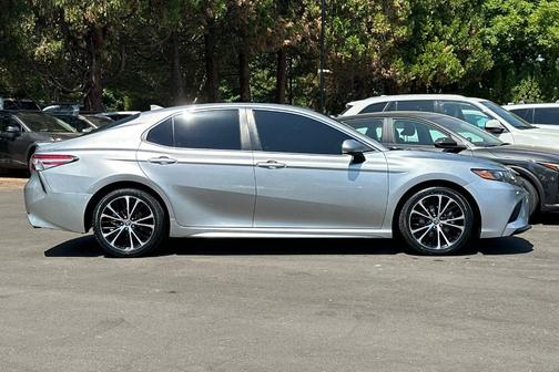 Celestial Silver Metallic 2020 Toyota Camry SE