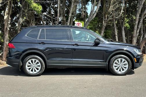 Deep Black Pearl Effect 2018 Volkswagen Tiguan 2.0T S