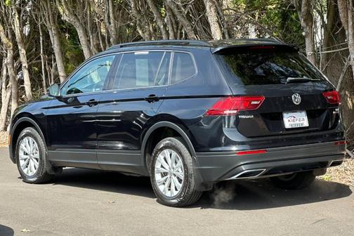 Deep Black Pearl Effect 2018 Volkswagen Tiguan 2.0T S