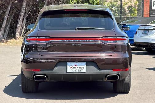 Mahogany Metallic 2021 Porsche Macan Base