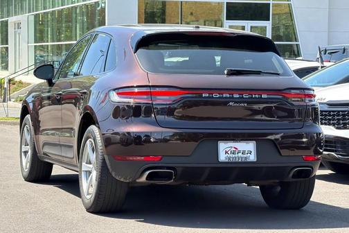 Mahogany Metallic 2021 Porsche Macan Base