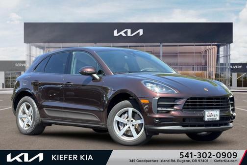 Mahogany Metallic 2021 Porsche Macan Base