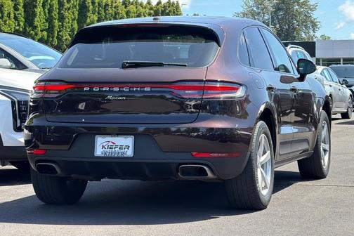 Mahogany Metallic 2021 Porsche Macan Base