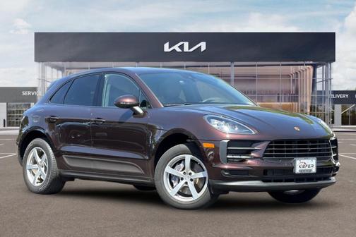 Mahogany Metallic 2021 Porsche Macan Base