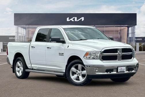 Bright White Clearcoat 2018 RAM 1500 SLT