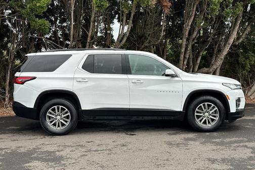 Summit White 2023 Chevrolet Traverse LT Leather