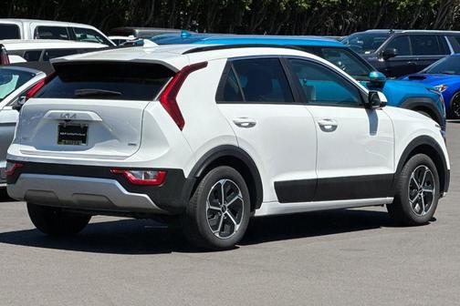 Snow White Pearl 2025 Kia Niro LX