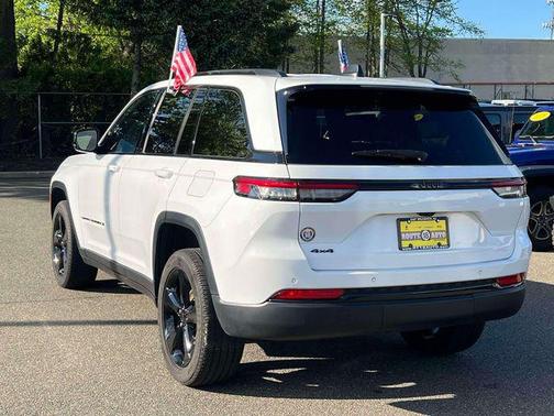 Bright White Clearcoat 2023 Jeep Grand Cherokee Altitude