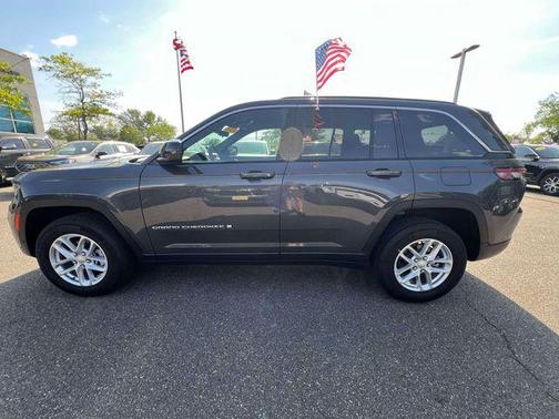 Baltic Gray Metallic Clearcoat 2025 Jeep Grand Cherokee Laredo