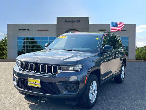 Baltic Gray Metallic Clearcoat 2025 Jeep Grand Cherokee Laredo