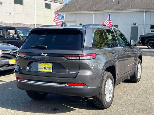 Baltic Gray Metallic Clearcoat 2025 Jeep Grand Cherokee Laredo