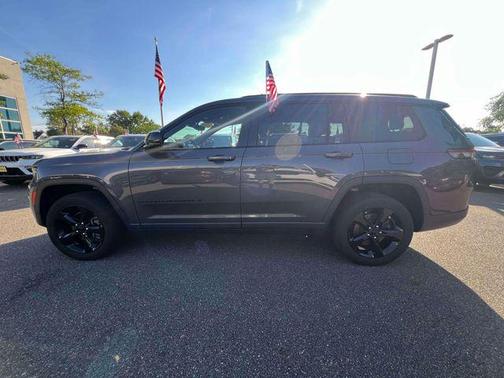 Baltic Gray Metallic Clearcoat 2023 Jeep Grand Cherokee L Altitude