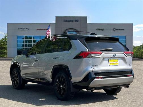 2022 Toyota RAV4 Hybrid SE