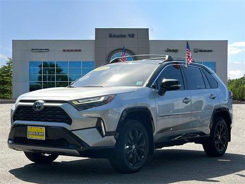 2022 Toyota RAV4 Hybrid SE