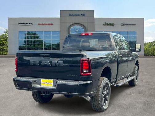 Diamond Black Crystal Pearlcoat 2026 RAM 2500 Tradesman Crew Cab 4x4 6'4' Box